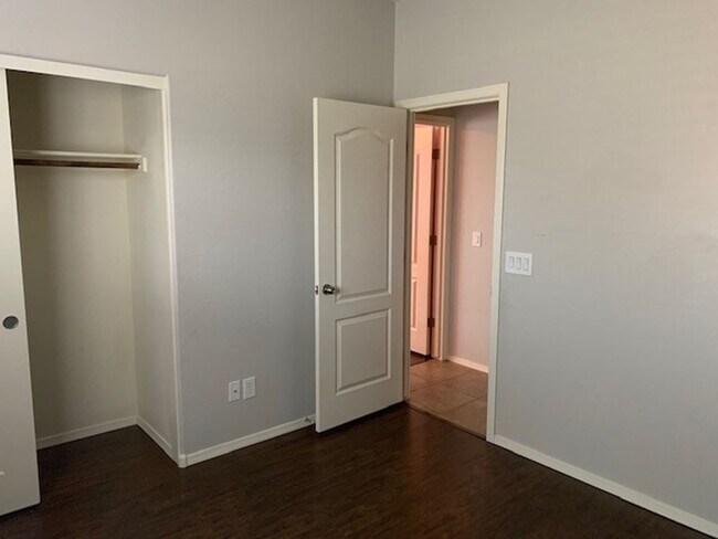 Building Photo - Beautiful 4 bedroom 2 bath home