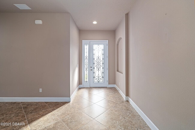 Building Photo - 829 Pinewood Dr