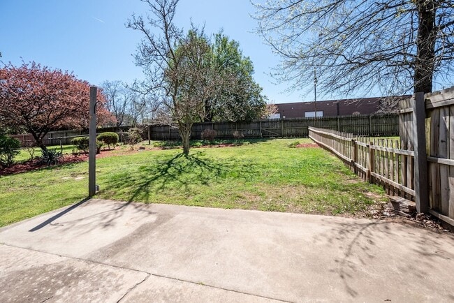 Building Photo - 405 Figuers Dr