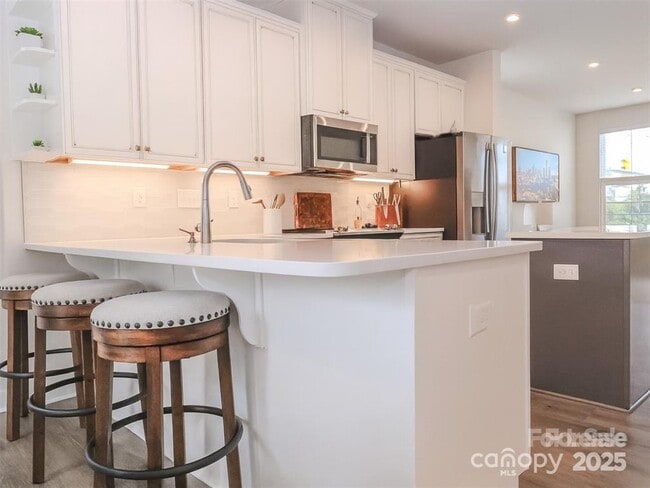 Building Photo - 3739 S Tryon St