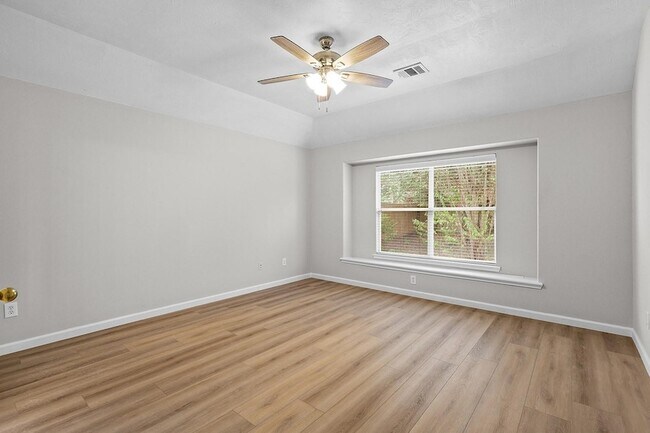 Building Photo - 25910 N Lakefair Dr