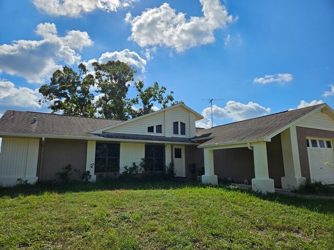 Primary Photo - 1038 Begonia Dr