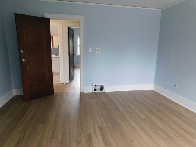 Building Photo - 310 Olive St