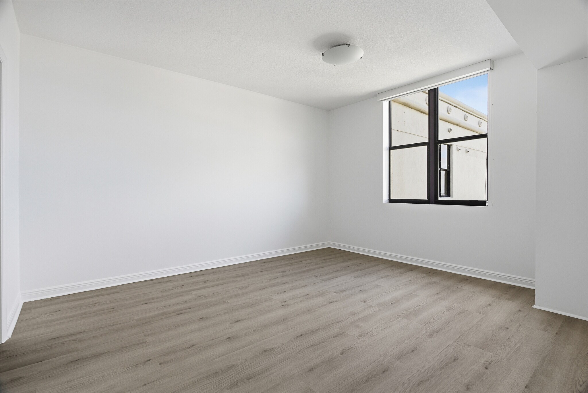 Building Photo - 888 S Douglas Rd