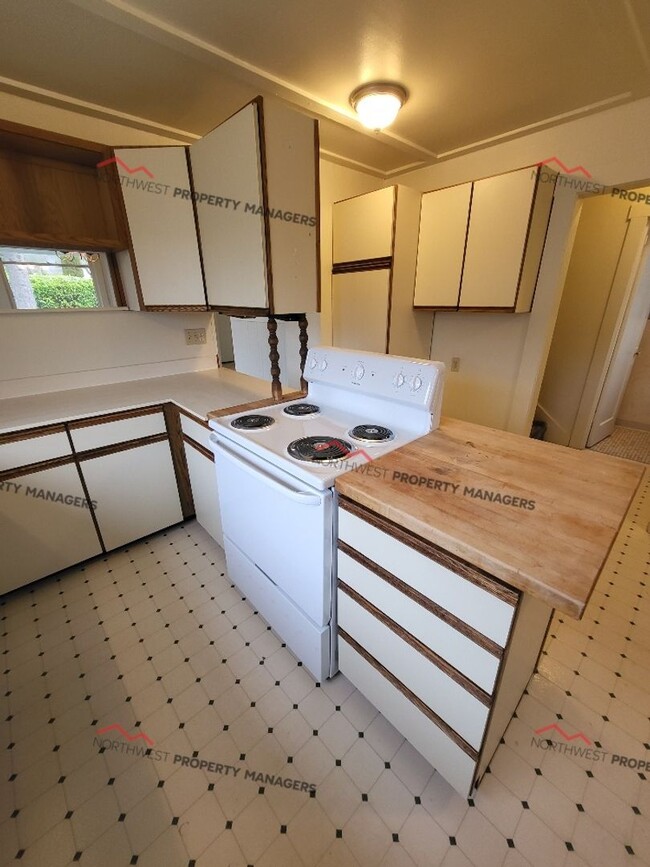 Building Photo - STATUS: *HOLD*  | R273B | $1895 + $100 flat rate water/sewer