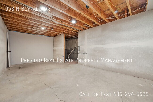 Building Photo - 958 N Buffalo Dr
