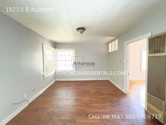 Building Photo - 1923.5 Augusta St