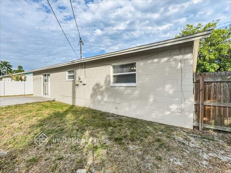 Building Photo - 6044 Francis Dr