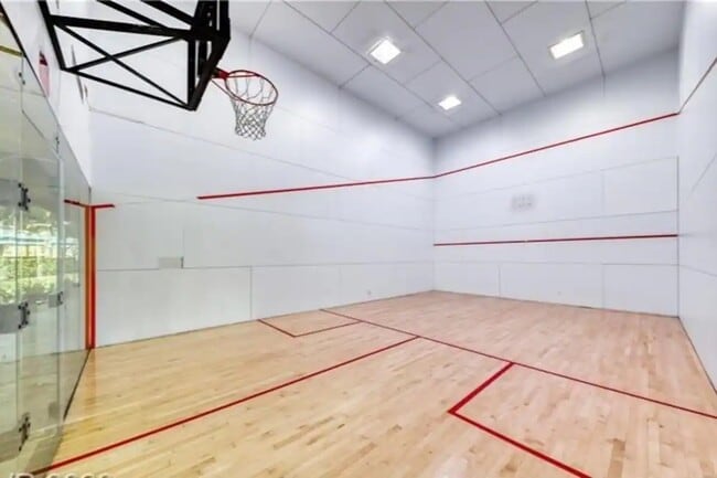 Basketball/Racketball - 230 E Flamingo Rd