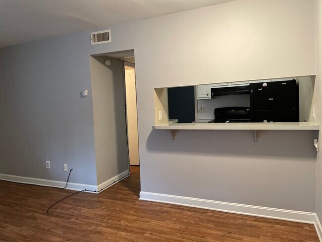 Building Photo - 2000 Patio Ct