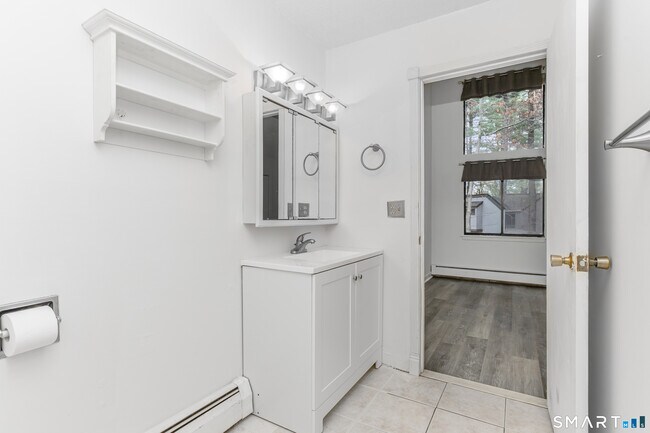 Building Photo - 5 Talcott Forest Rd