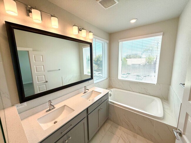 Building Photo - **MOVE IN SPECIAL** 2-Story 3 Bedroom / 2....