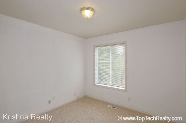 Building Photo - 4 br, 2.5 bath House - 5910 NW Snowlily Dr