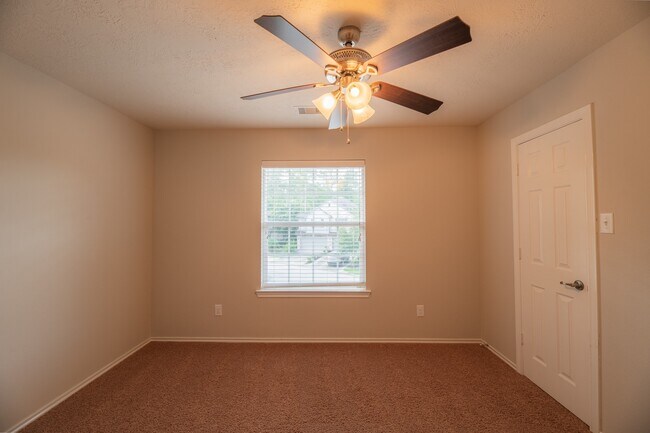 Building Photo - 18 Whitekirk Pl
