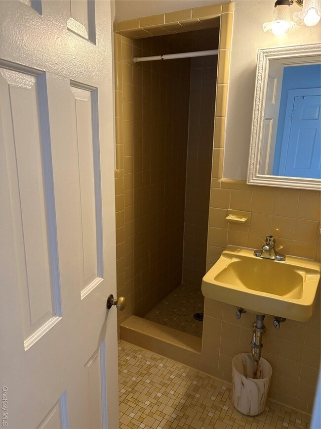 Building Photo - 660 Wheeler Hill Rd