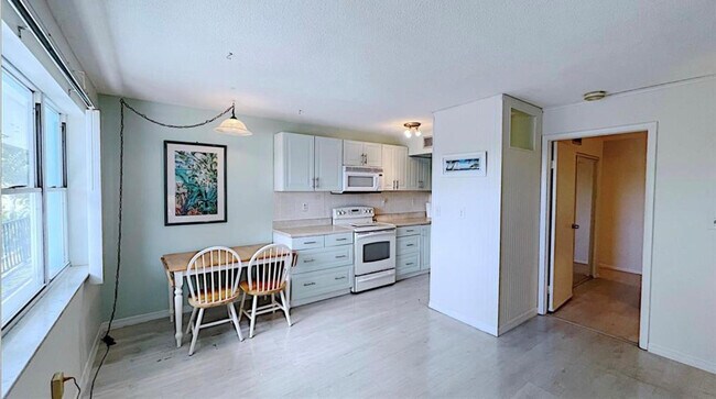 Building Photo - 1200 Colonnades Dr