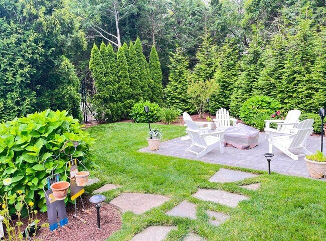 Building Photo - 5 Cedarfield Ln