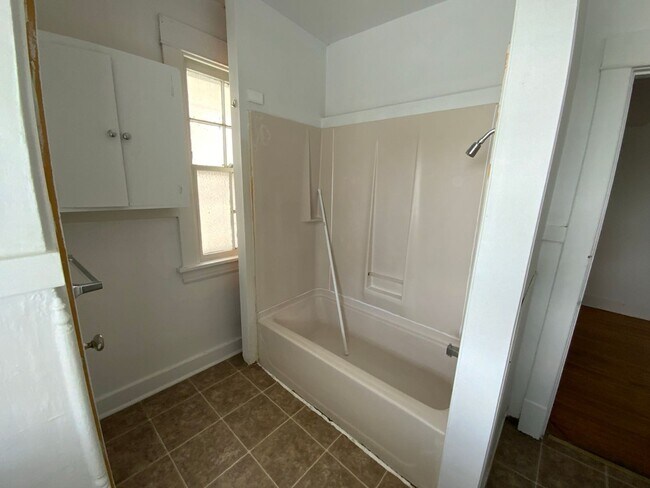 Building Photo - 505 East Rollins St