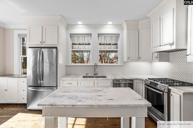 Building Photo - 1701 Pinewood Dr