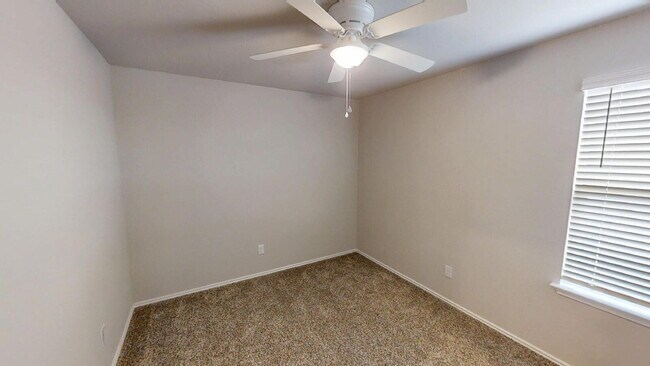 Building Photo - 4902 Karen Grn Dr