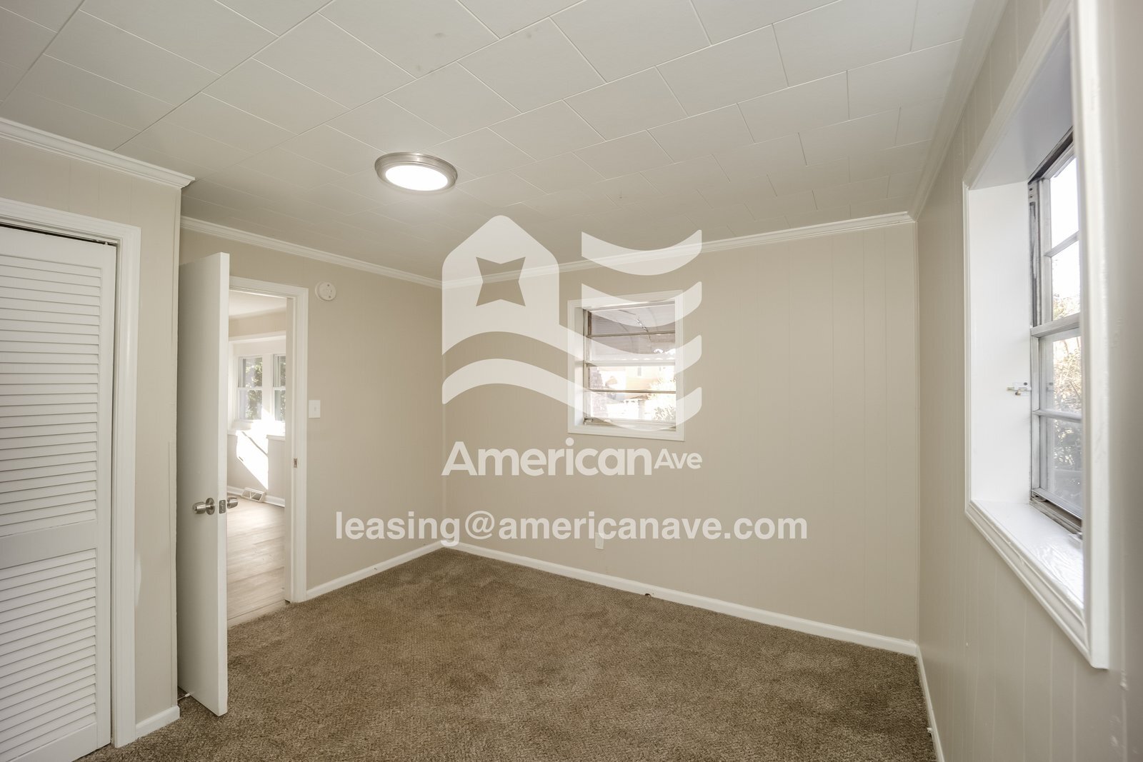 Building Photo - 206 E Crovat St