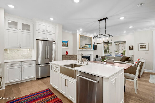 Building Photo - 37 White St