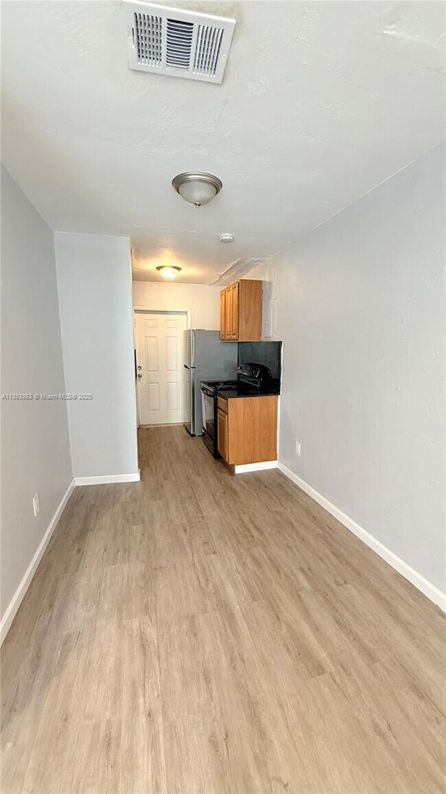 Building Photo - 337 NE 57th St