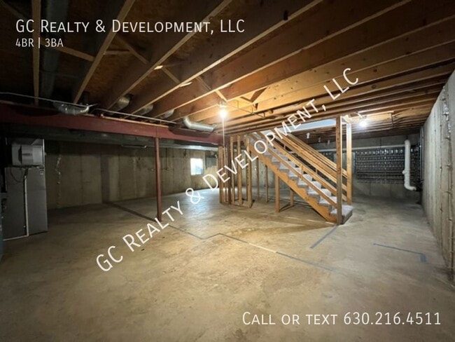 Building Photo - ***MUST SEE! 4 BDRM / 2.5 BTH / LARGE CORN...