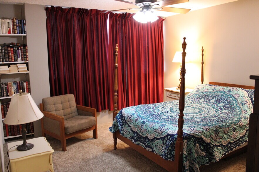 Building Photo - 1100 Erie Ave