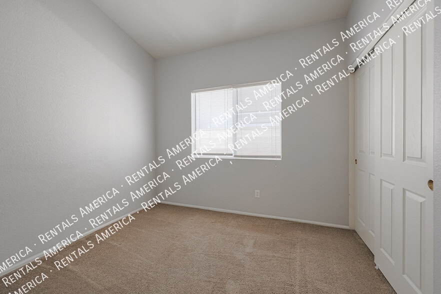 Building Photo - 15007 S 13th Pl
