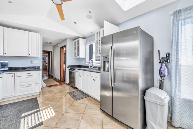 Building Photo - 12 East Ave