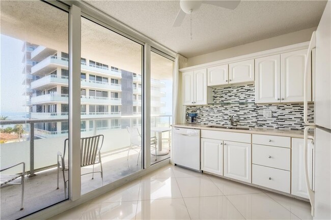 Building Photo - 3554 Ocean Dr