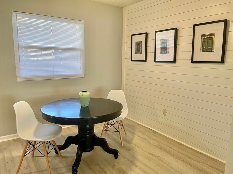 Building Photo - 16 Reid St