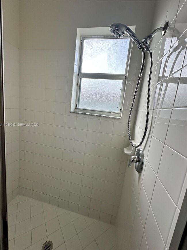 Building Photo - 1018 NE 42nd Ave