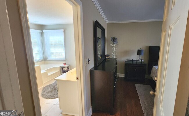 Building Photo - 180 Sycamore Bend