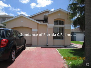 Building Photo - Fenced yard  Osceola County