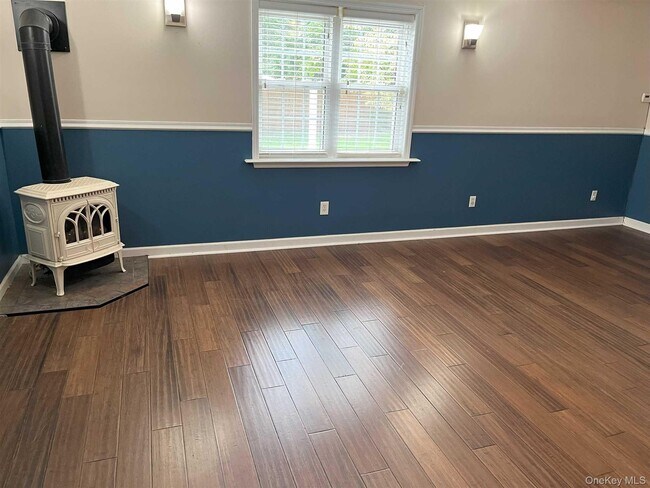 Building Photo - 8 James St