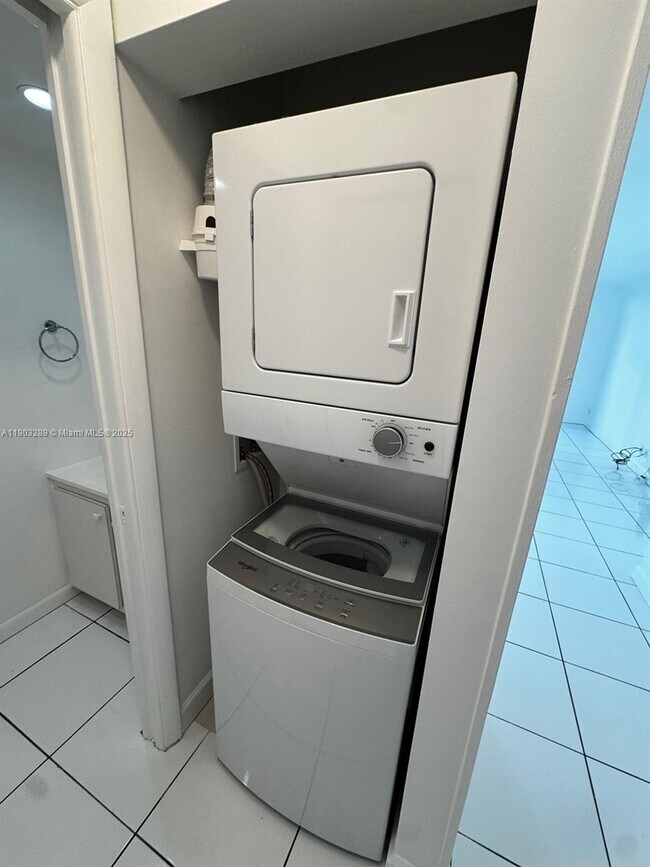 Building Photo - 200 SE 15th Rd