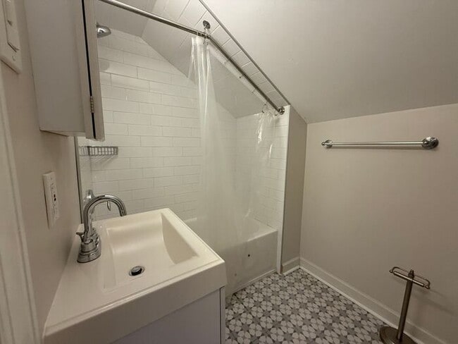 Building Photo - Spacious 4 Bedroom in North Nashville - Minutes from Downtown