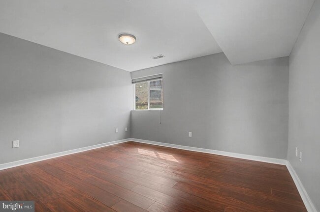 Building Photo - 768 Fairview Ave