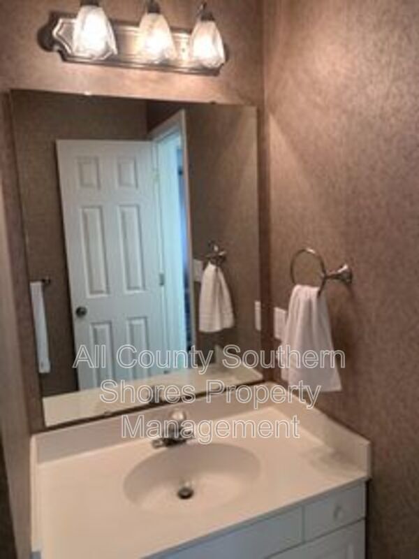 Building Photo - 200 Willow Green Dr