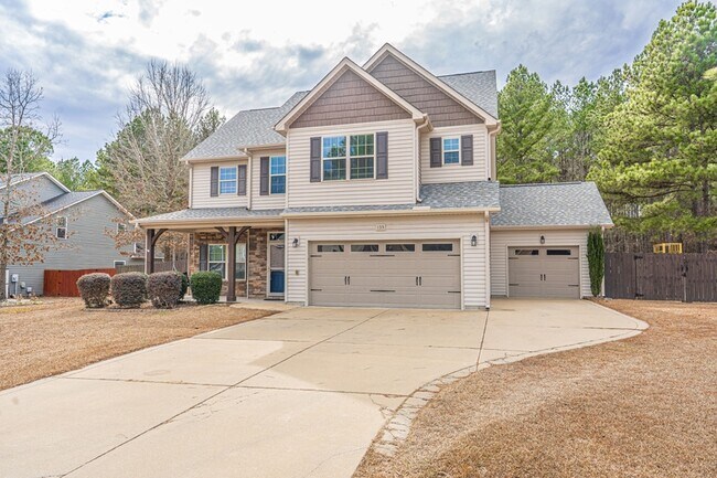 Building Photo - 135 Almond Dr