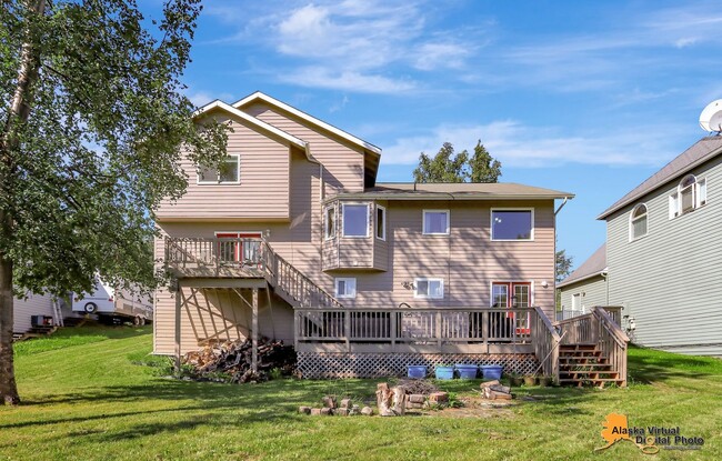 Building Photo - Spacious Home With a Hot Tub Next to Kinca...