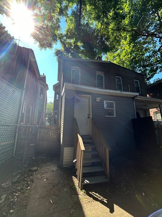 Building Photo - 156 Hoffman Ave