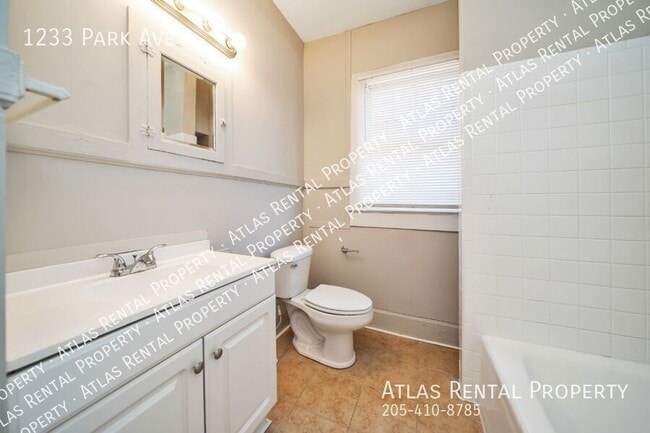 Building Photo - 1233 Park Ave