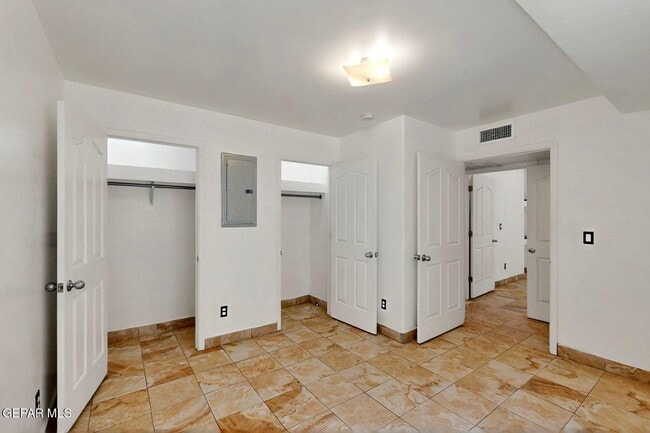 Building Photo - 540 N Yarbrough Dr