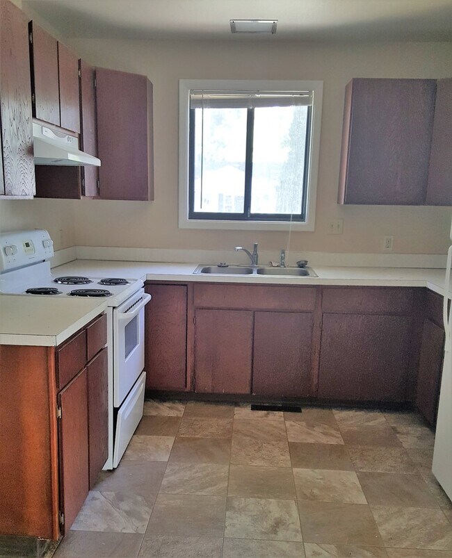 Building Photo - l1508