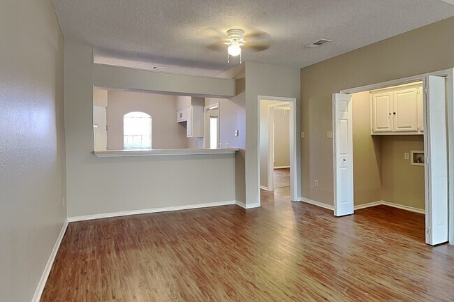 Building Photo - 6206 Alissa Dr