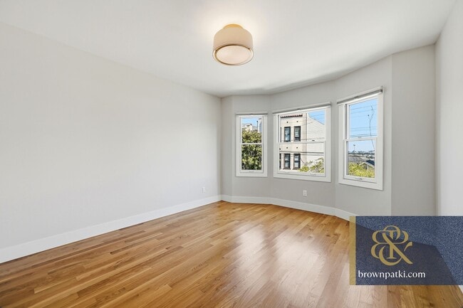 Building Photo - 360 Chenery St