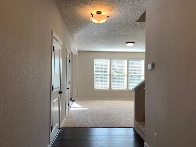 Building Photo - Beautiful 4BR in Camas! Modern Finishes! Close to Shopping & I-5! Schedule a tour today!